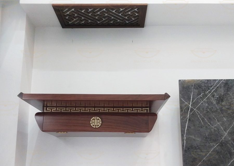 Ban Tho Treo Tuong Nghinh Loc Chup Thang Mau Do Man