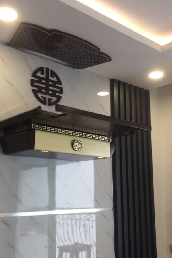Bàn thờ treo tường 2 tầng lắp trên tường ốp đá trong chung cư