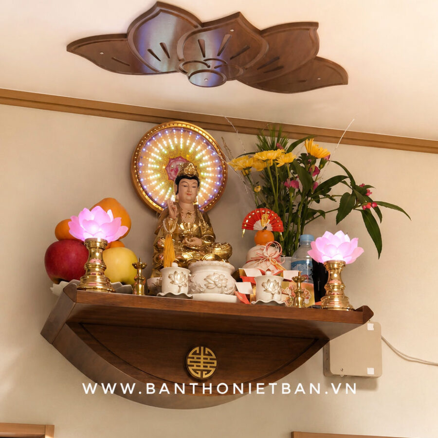 Bàn thờ Phật và gia tiên treo tường nhỏ gọn - cận cảnh chất liệu gỗ Gụ