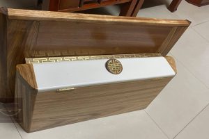 Ban Tho Treo Tuong Mau Trang Vang